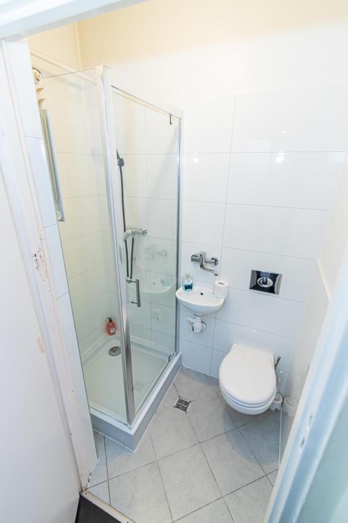 Bachelor Pad Pax 24 Gentlemen's Power Package Hotel Krakau